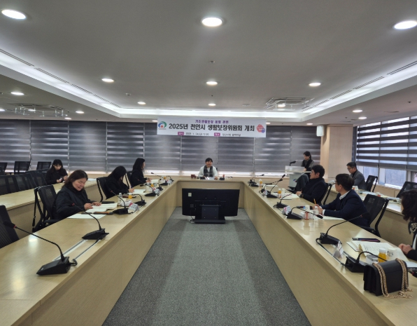 천안시는 24일 시청 중회의실에서 관계 공무원 및 생활보장위원 10여 명이 참석한 가운데 ‘2025년 생활보장위원회’를 개최했다.