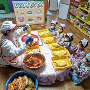 아산시어린이급식관리지원센터, '오늘은 김장하는 날' 성료